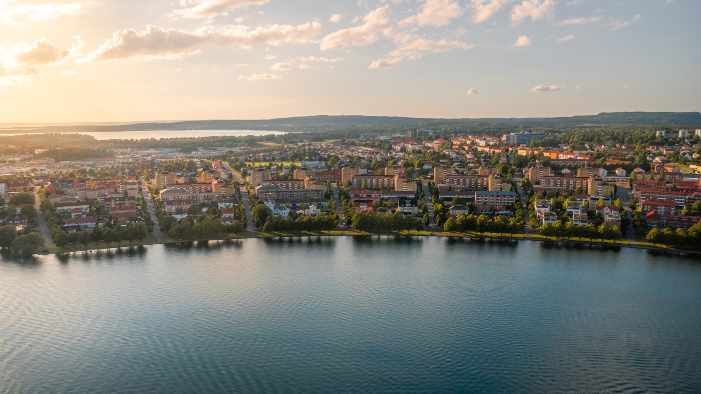 Drönarbild som visar Motalas gator i solfjäderform