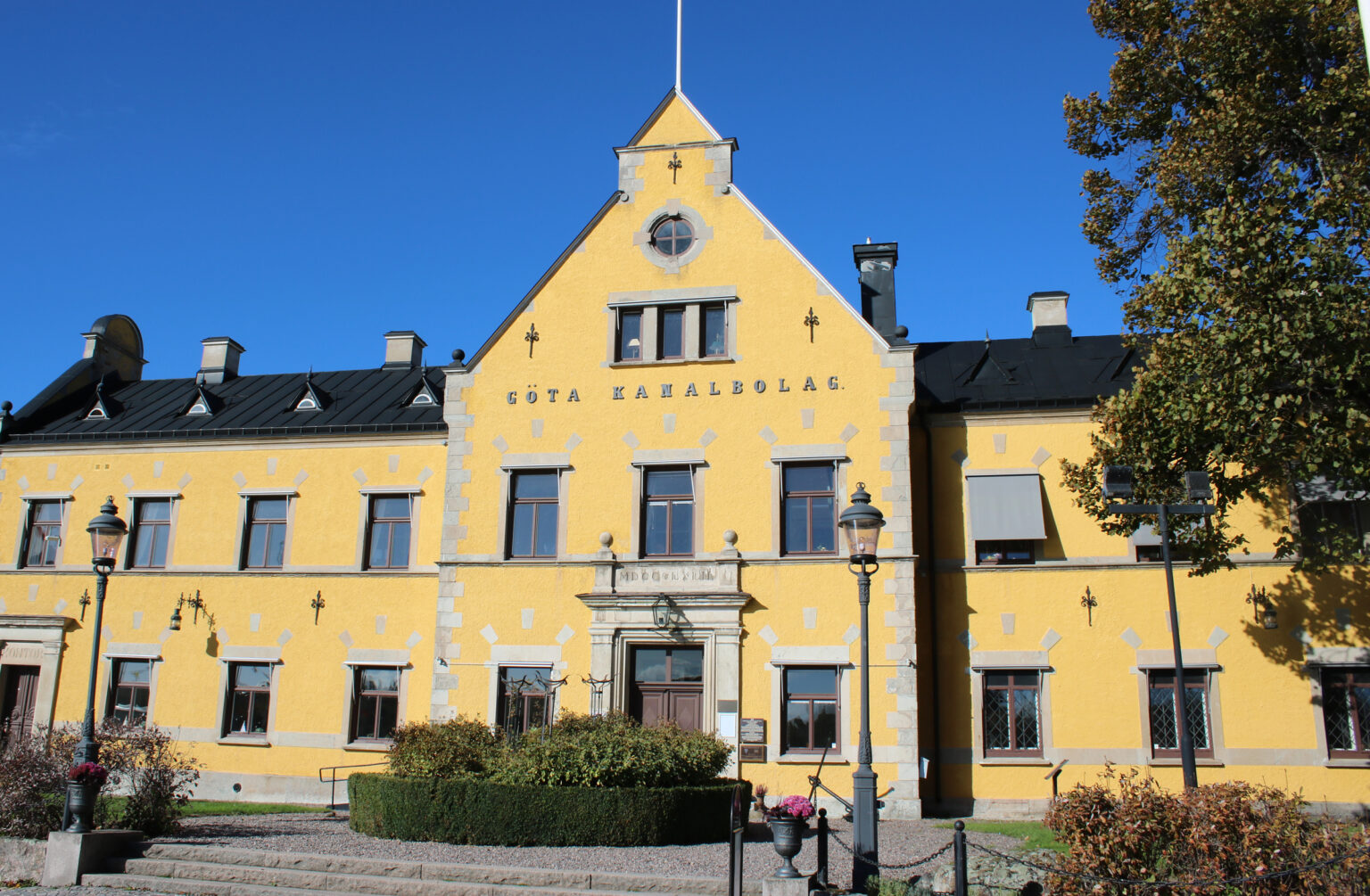 Kanalbolagets gula byggnad i Motala hamn